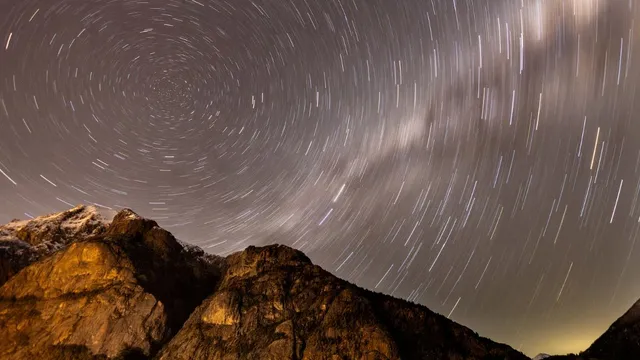 perseid-meteor-shower-2025-when-and-where-to-watch-despite-bright-moonlight-heres-what-you-need-to-know