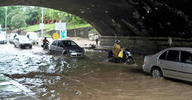 delhi-weather-today-imd-issue-heavy-rain-alert-as-city-battles-flooded-roads-traffic-chaos-check-forecast