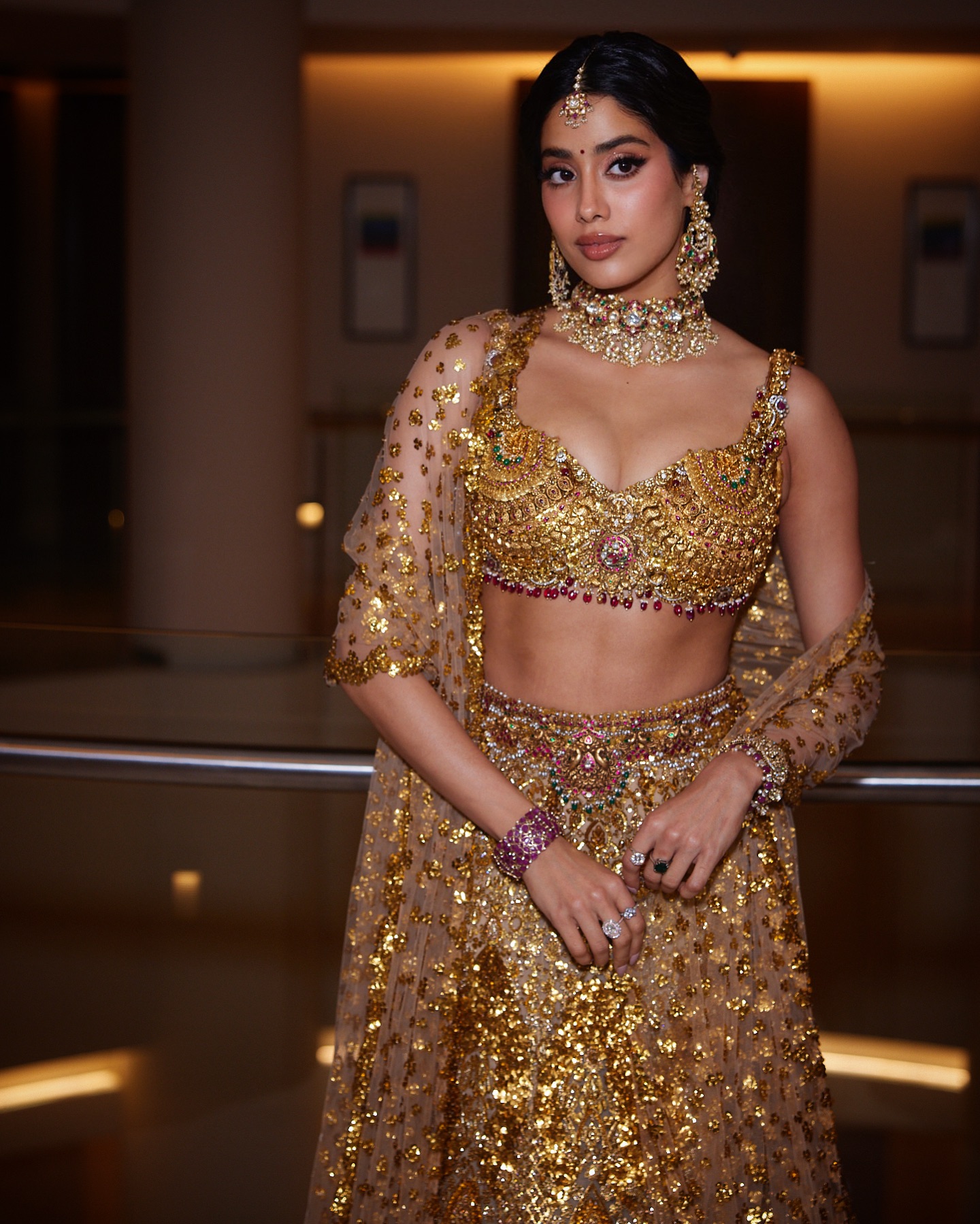 janhvi kapoor lehenga blouse (2)