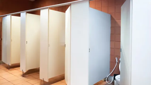 indonesias-sharia-court-sentences-two-men-to-80-lashes-after-being-caught-kissing-in-public-bathroom