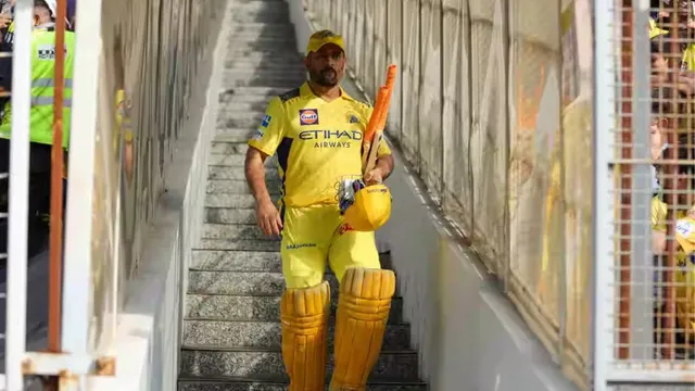 ms-dhoni-ipl-future-chennai-super-kings-fans-request-video-dhoni-knee-issue-ipl-2026-updates-former-csk-captain-news