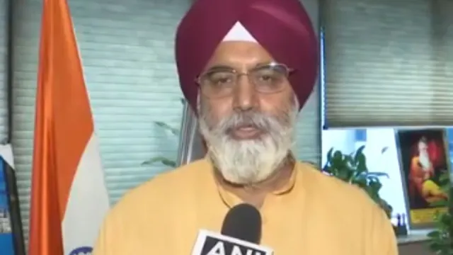 delhi-mayor-welcomes-sc-order-outlines-removal-in-phased-manner-over-68-weeks-watch