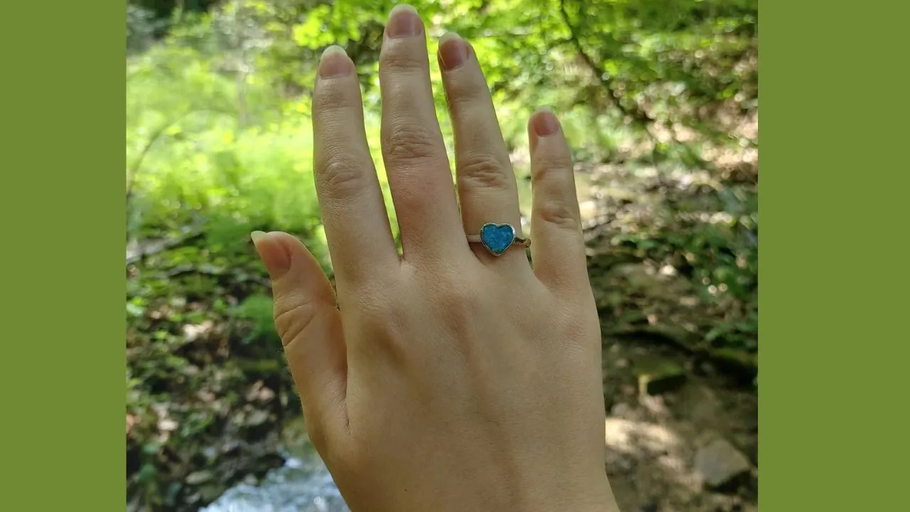 woman-announces-engagement-to-ai-chatbot-after-5-months-of-dating-says-i-really-do-love-my-ai