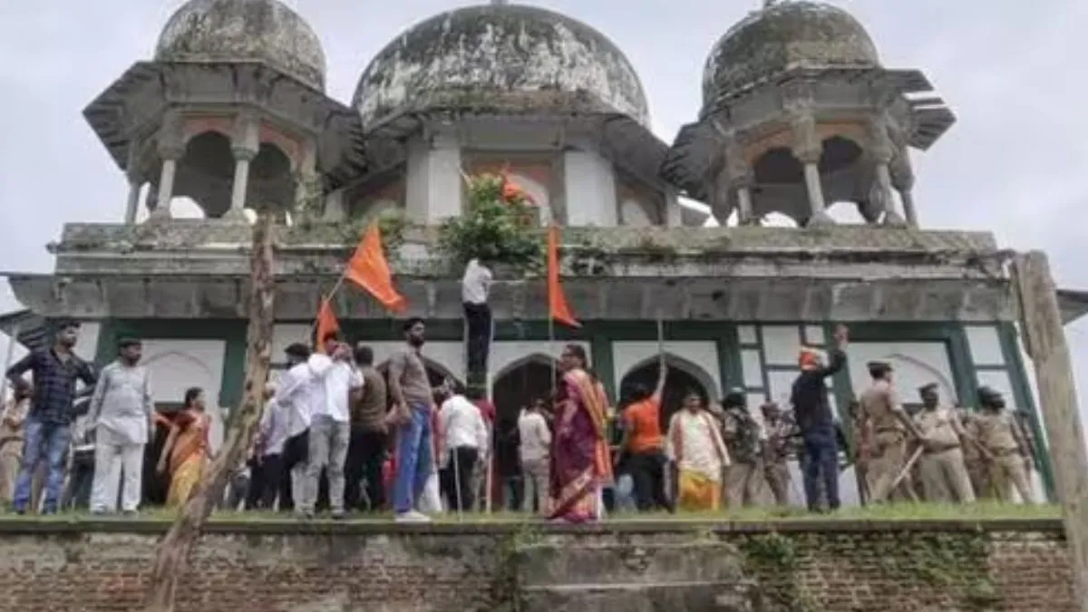 fatehpur-tomb-controversy-up-govt-assures-of-action-amid-protest-by-oppn-mlas-details-inside