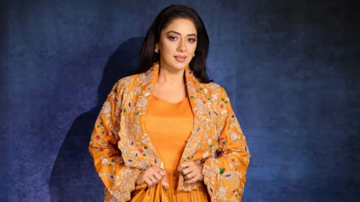 rupali-ganguly-accused-of-eating-beef-after-she-criticises-supreme-courts-order-on-relocation-of-stray-dogs-in-delhi-ncr