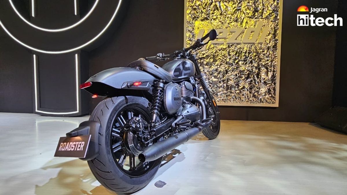 2025YezdiRoadster (4)