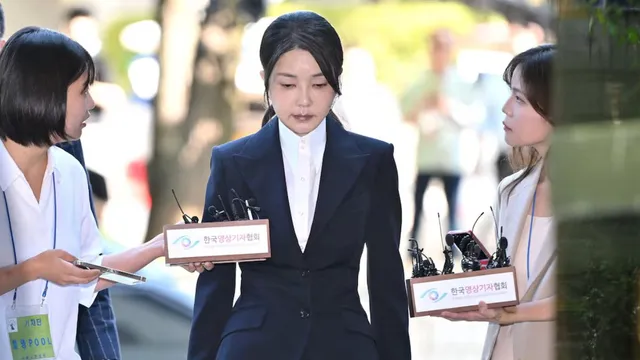 south-koreas-jailed-expresidents-wife-arrested-how-43000-diamond-pendant-exposed-former-first-lady