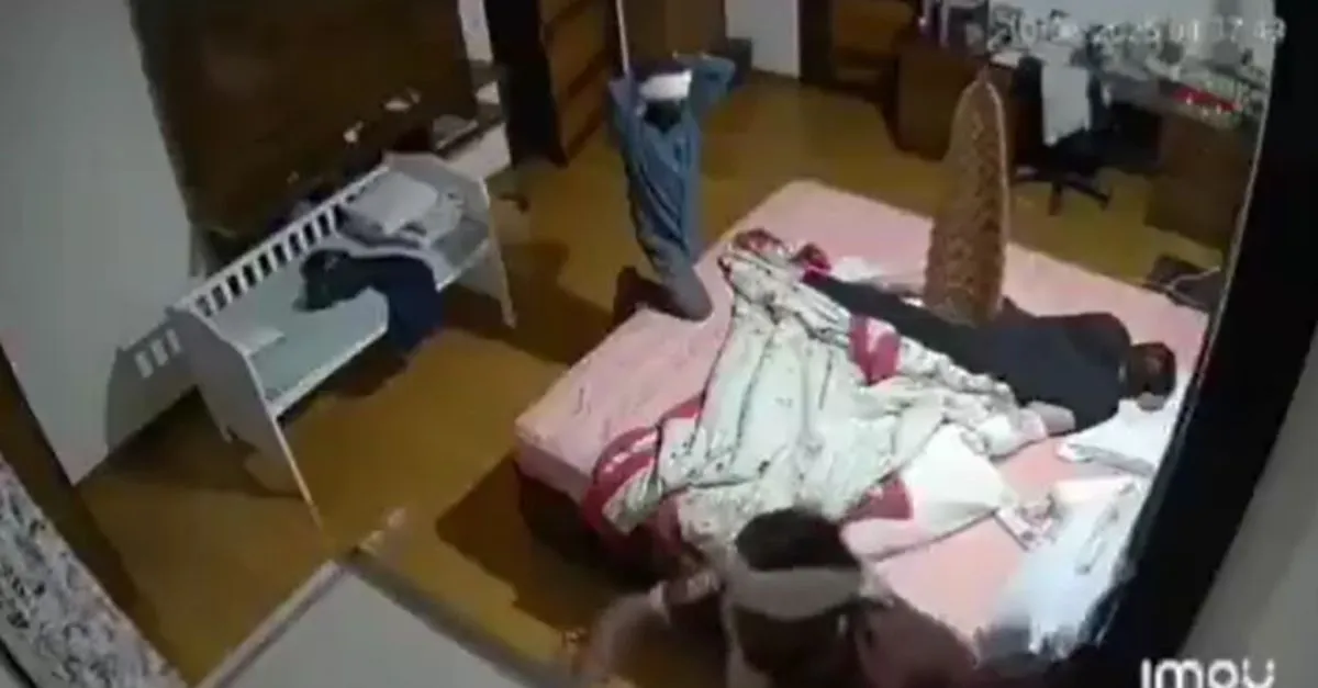 indore-masked-thieves-rob-retired-justice-ramesh-gargs-house-in-4minute-heist-video