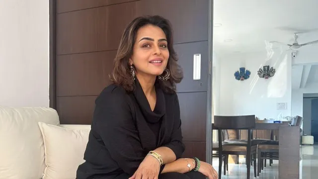 actress-shilpa-shirodkar-car-gets-hit-by-mumbai-bus-actress-files-police-complaint-how-ruthless-are-these