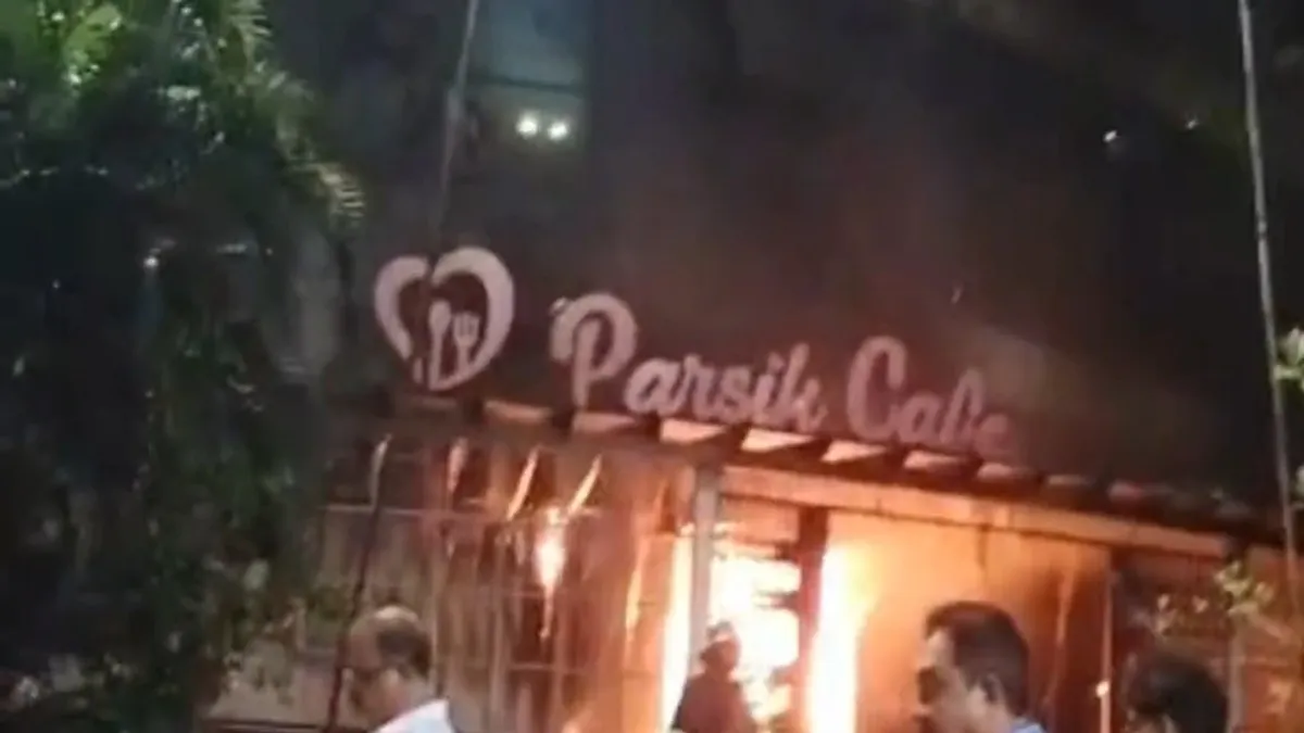 thane-cafe-fire-massive-blaze-at-restaurant-located-in-residential-building-35-evacuated
