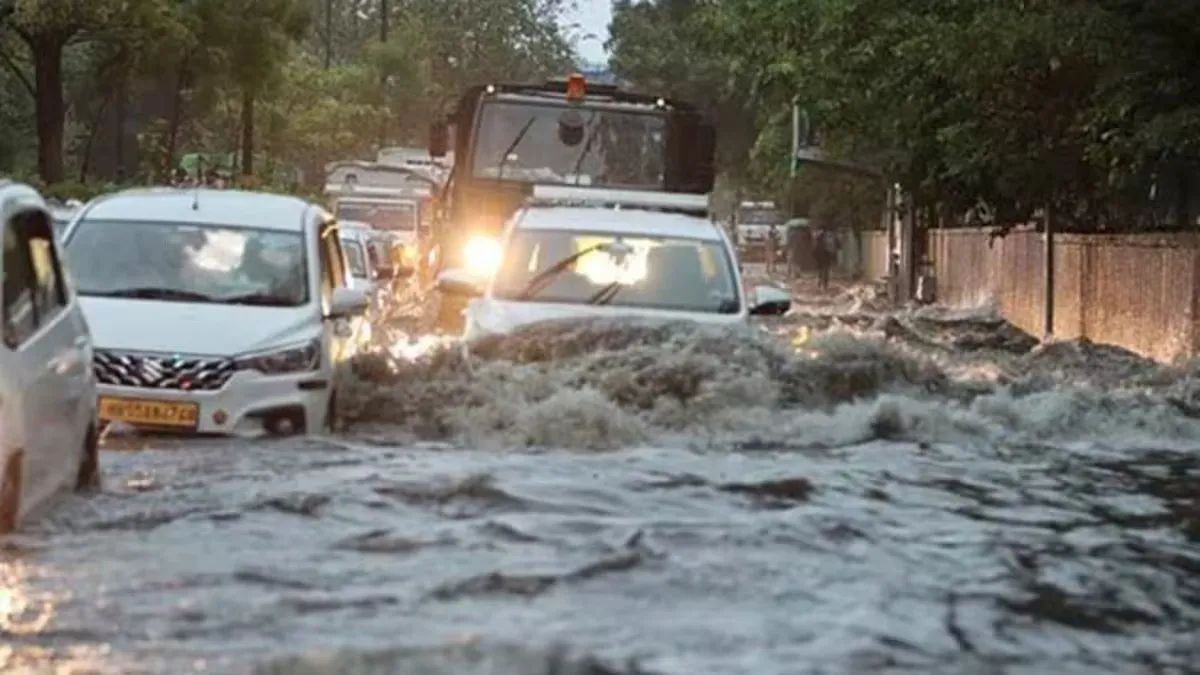 delhi-ncr-weather-rain-over-weekend-downpour-lashes-national-capital-on-independence-day-imd-forecast