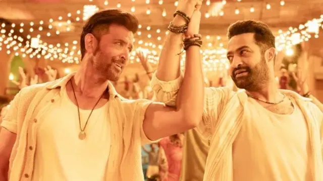 war-2-box-office-collection-day-1-hrithik-roshan-jr-ntr-kiara-advani-spy-movie-hits-half-century-on-opening-day