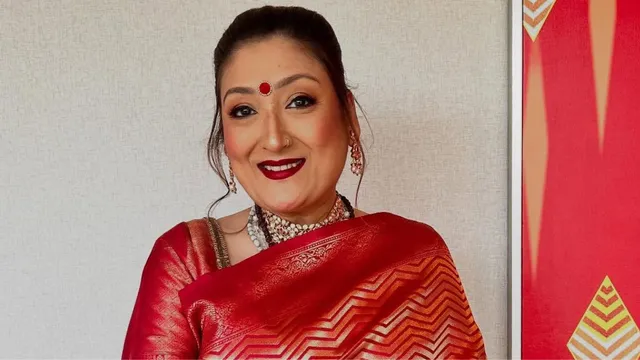 govinda-wife-sunita-offers-alcohol-at-temple-netizens-compare-her-youtube-vlog-to-farah-khan-channel