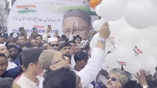 asaduddin-owaisi-unfurls-tricolour-at-independence-day-event-in-hyderabad-releases-balloons-with-message-no-war-peace-in-world