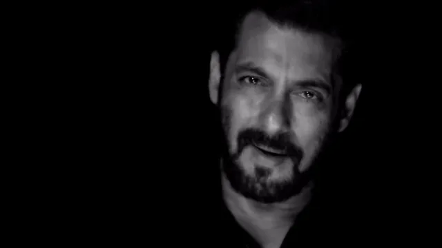salman-khan-gets-emotional-performing-heartfelt-rendition-of-saare-jahan-se-acha-on-independence-day