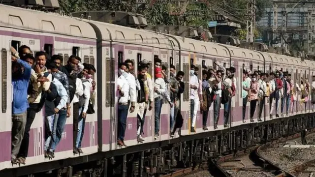 mumbai-local-train-update-services-disrupted-on-central-harbour-lines-due-to-heavy-rain-check-status