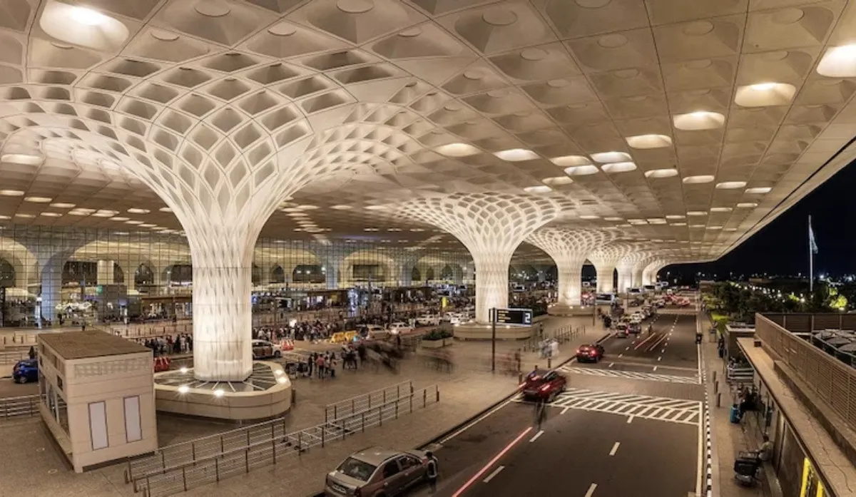 mumbai-airport-update-heavy-rain-disrupts-flight-operations-350-delayed-3-cancelled