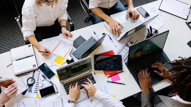 gen-z-bringing-parents-to-office-from-job-interviews-tt-salary-talks-shocking-study-reveals-bizarre-trend