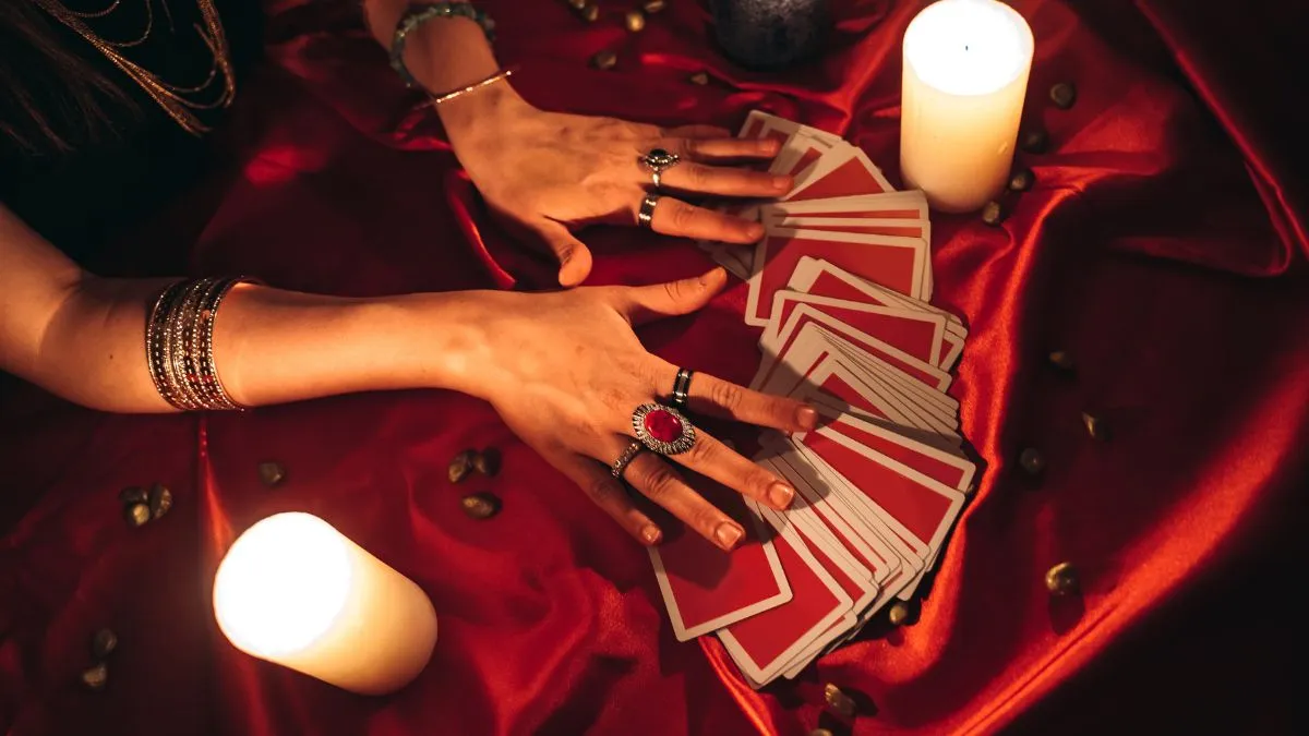 tarot-predictions-august-18-2025-leos-confidence-shines-aquarius-needs-strategic-planning