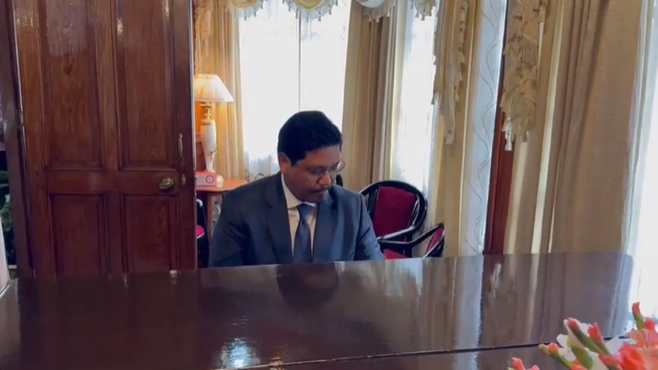 meghalaya-cm-conrad-sangma-plays-pehla-nasha-on-150-year-old-piano-viral-video-wins-hearts