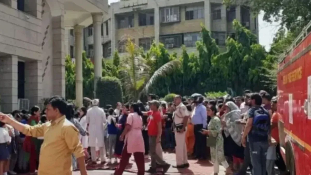 delhi-school-bomb-threat-dps-dwarka-receives-bomb-threat-school-evacuated-bomb-squad-on-site