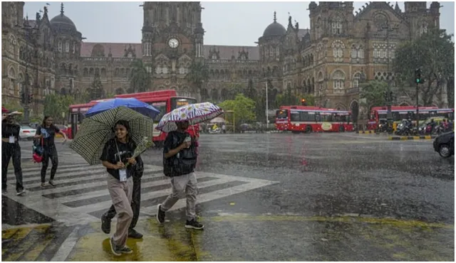 mumbai-weather-indigo-akasa-air-alert-flyers-amid-red-alert-for-heavy-rain-check-advisories-waterlogged-areas