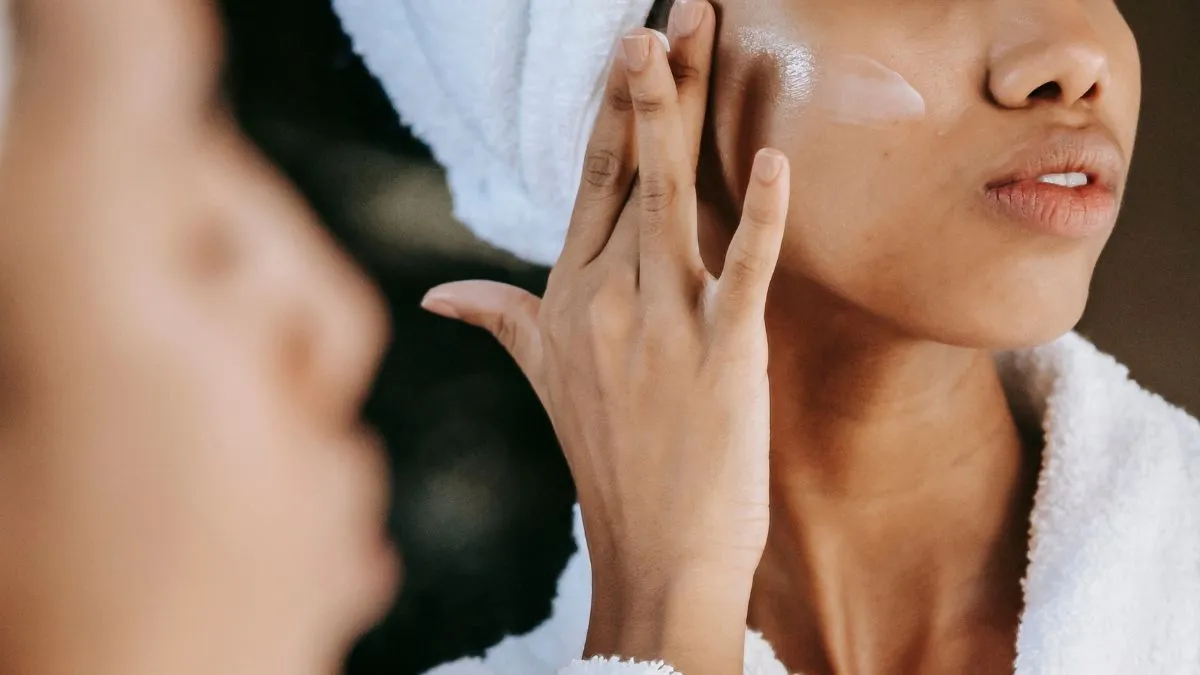 should-you-apply-niacinamide-on-damp-or-dry-skin-5-dos-and-donts-of-using-it-in-your-skincare-routine
