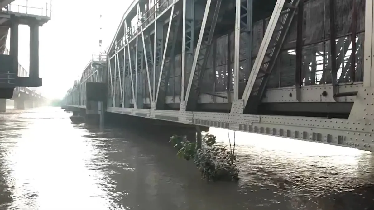 are-delhi-faridabad-facing-flood-threat-after-yamuna-crosses-danger-mark-authorities-issue-statement-amid-precautionary-measures