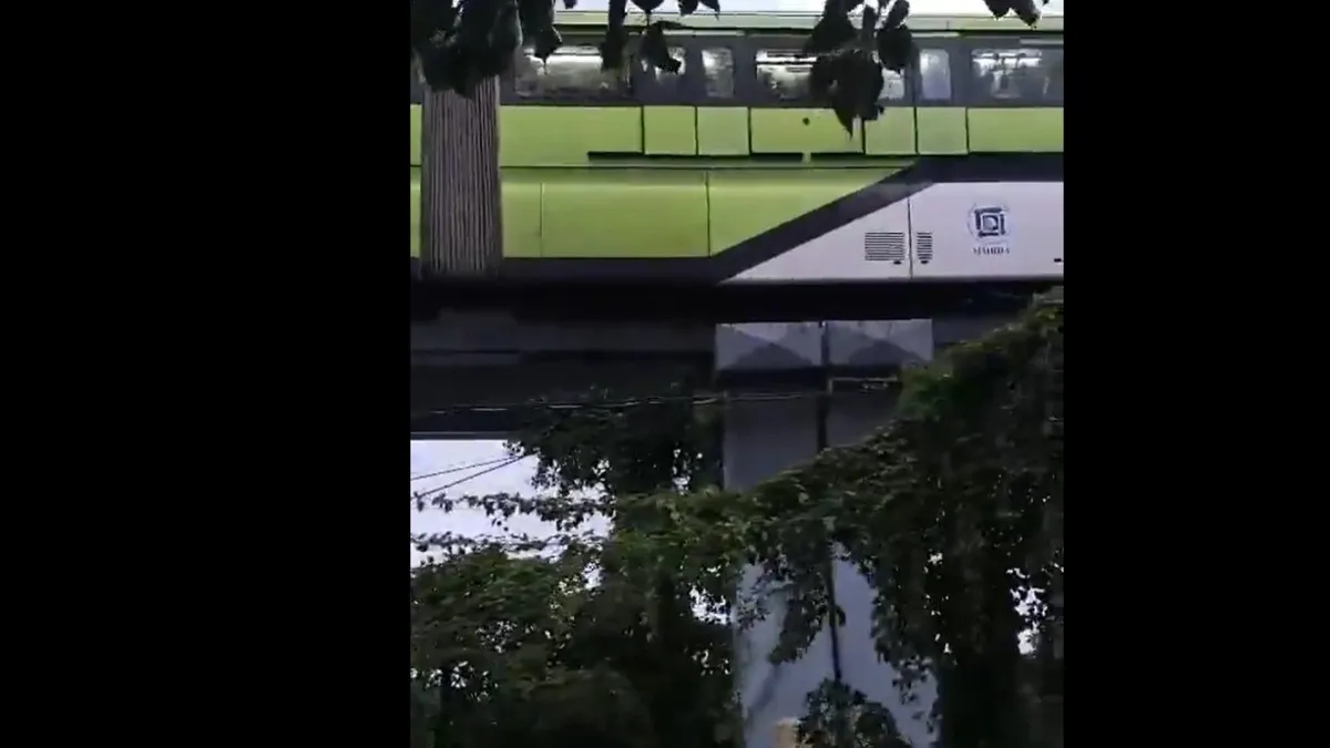 mumbai-monorail-stuck-on-track-after-power-supply-issue-rescue-operation-underway