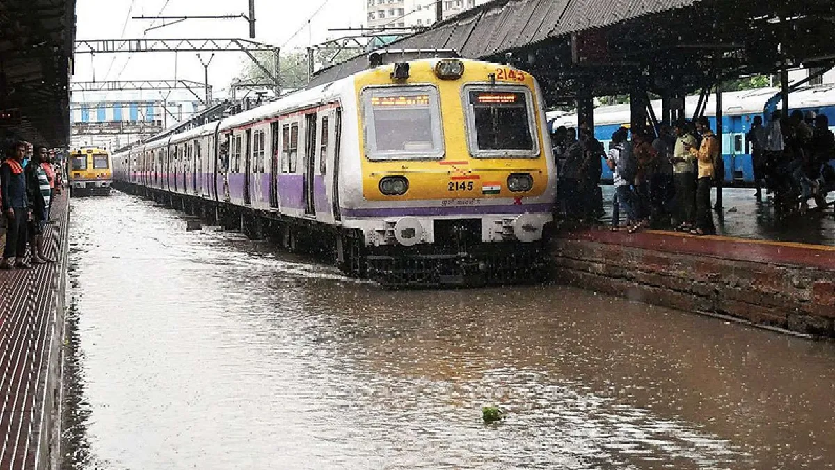 mumbai-rains-local-train-services-between-from-csmt-to-kurla-stations-suspended-due-to-submergence-of-tracks-amid-downpour-check-routes