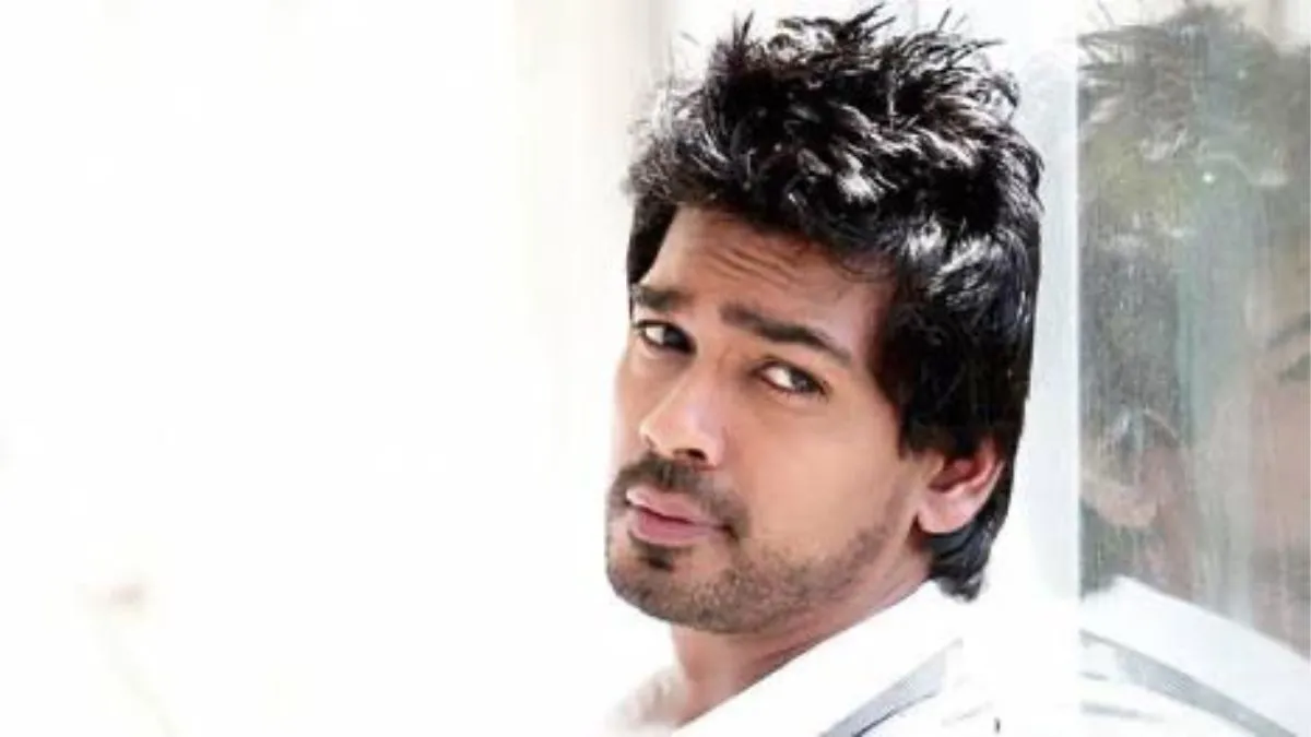 film-producer-nikhil-dwivedi-advises-actors-to-cut-down-on-entourage-costs-for-better-film-economics
