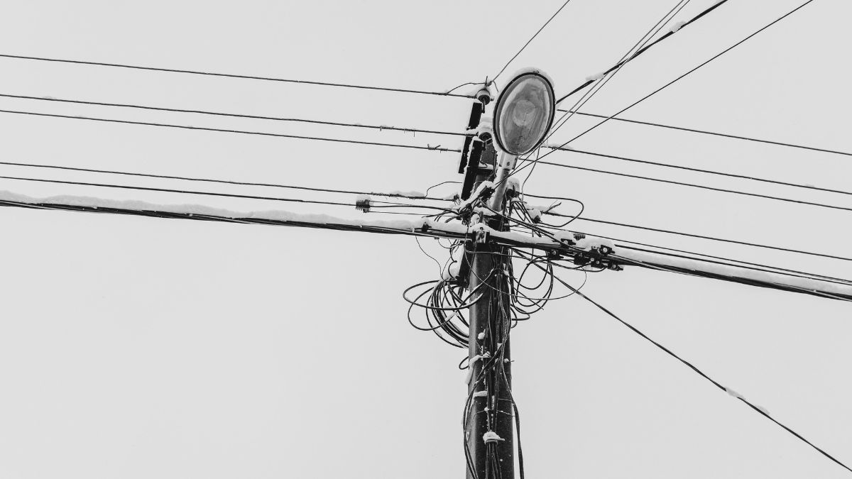telangana-internet-services-disrupted-as-authorities-remove-dangling-cables-due-to-hyderabad-electrocution-cases
