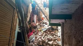 Daryaganj Building Collapse: 3 Dead, Several Injured After 3-Storey Structure Falls In Delhi | Video