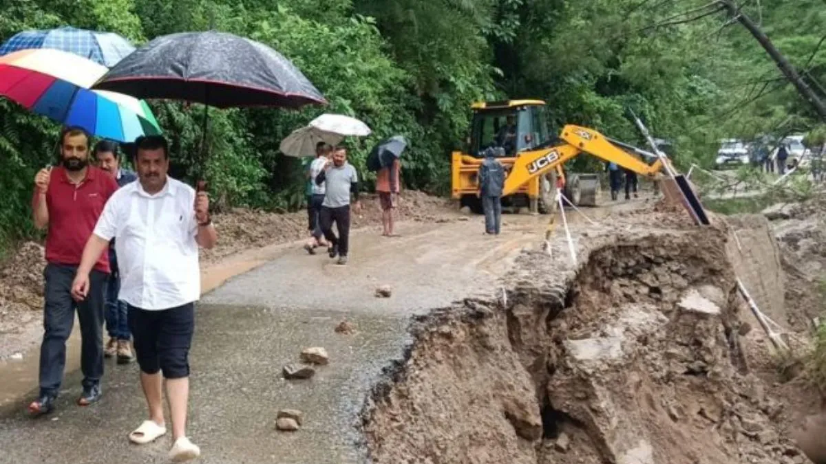 Himachal Pradesh: Landslide Blocks Pathankot-Mandi Highway, Thousands Affected As Heavy Rain Batters State | Check Alternate Routes