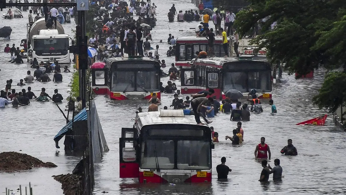Mumbai Rains Live Updates: Roads Flooded As Heavy Showers Lash City; IMD Issues Red Alert For Thane, Orange For Mumbai
