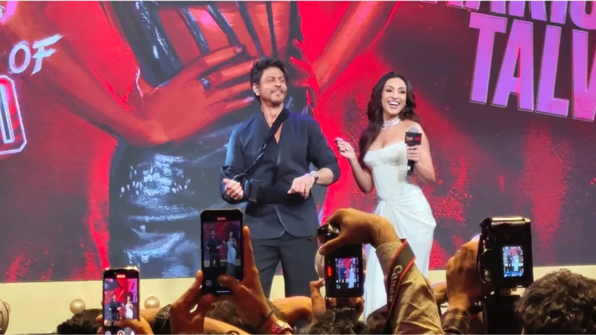 the-bads-of-bollywood-shah-rukh-khan-shines-at-aryan-khan-show-launch-shares-delightful-dance-with-sahher-bambba-video
