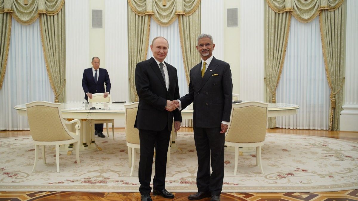 eam-jaishankar-meets-president-putin-in-moscow-holds-discussion-on-bilateral-ties