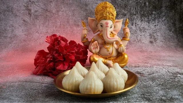ganesh-chaturthi-2025-9-traditional-bhogs-offered-to-lord-ganesha-to-invoke-blessings-modak-motichoor-laddoo-and-more