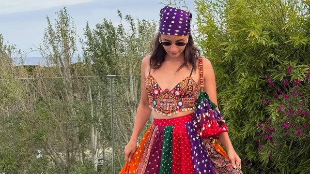 bandannas-are-back-in-fashion-heres-how-to-wear-them-right-for-a-chic-look