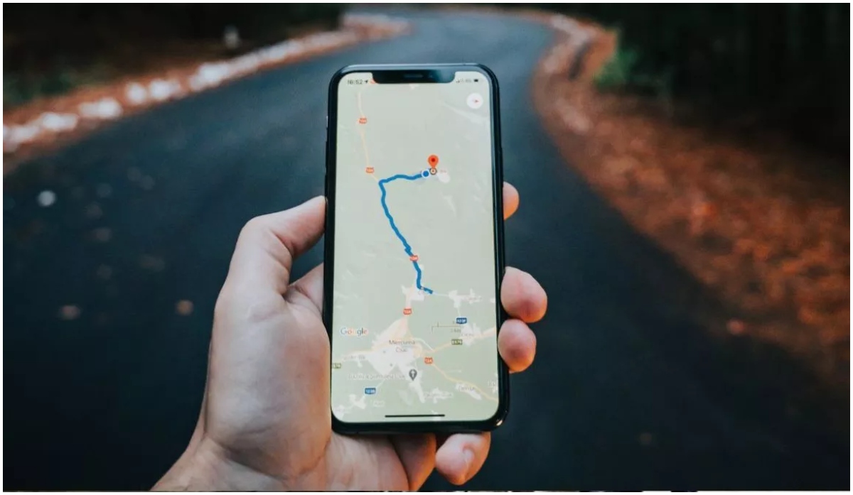 google-maps-blunder-misguided-by-map-car-plunges-into-pond-in-up-four-friends-escape-unhurt