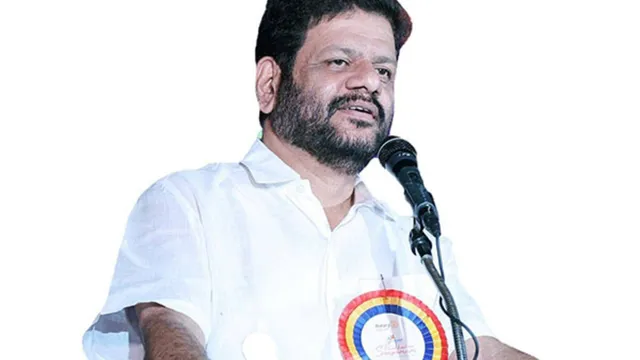 party-leadership-to-decide-congress-mp-amid-demands-of-rahul-mamkootathils-resignation-as-mla