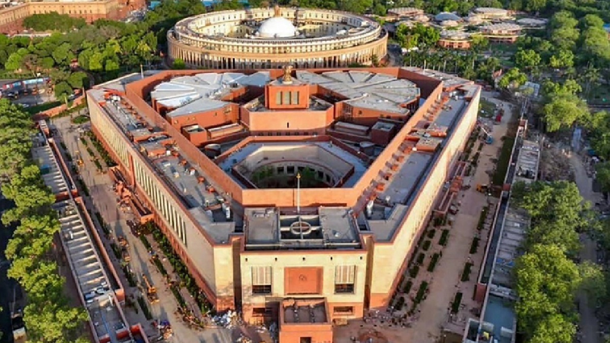 man-breaches-security-at-parliament-scales-wall-of-house-detained