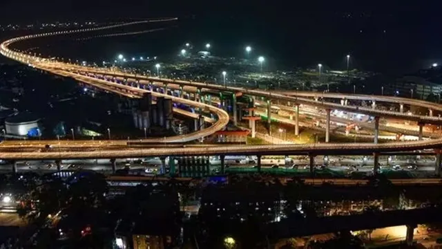 maharashtra-govt-exempts-electric-vehicle-owners-from-paying-toll-on-these-expressways