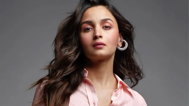 how-to-nail-the-fairy-dust-eye-makeup-trend-taking-over-2025-beauty-looks