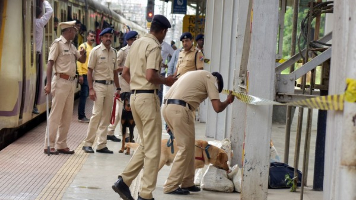 mumbai-minor-girls-body-found-in-kushinagar-express-ac-coach-dustbin-at-ltt-station