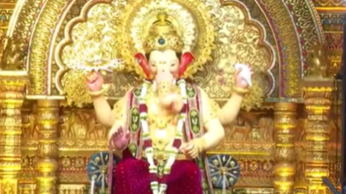 mumbai-lalbaugcha-rajas-first-look-unveiled-ahead-of-ganeshotsav-2025-watch