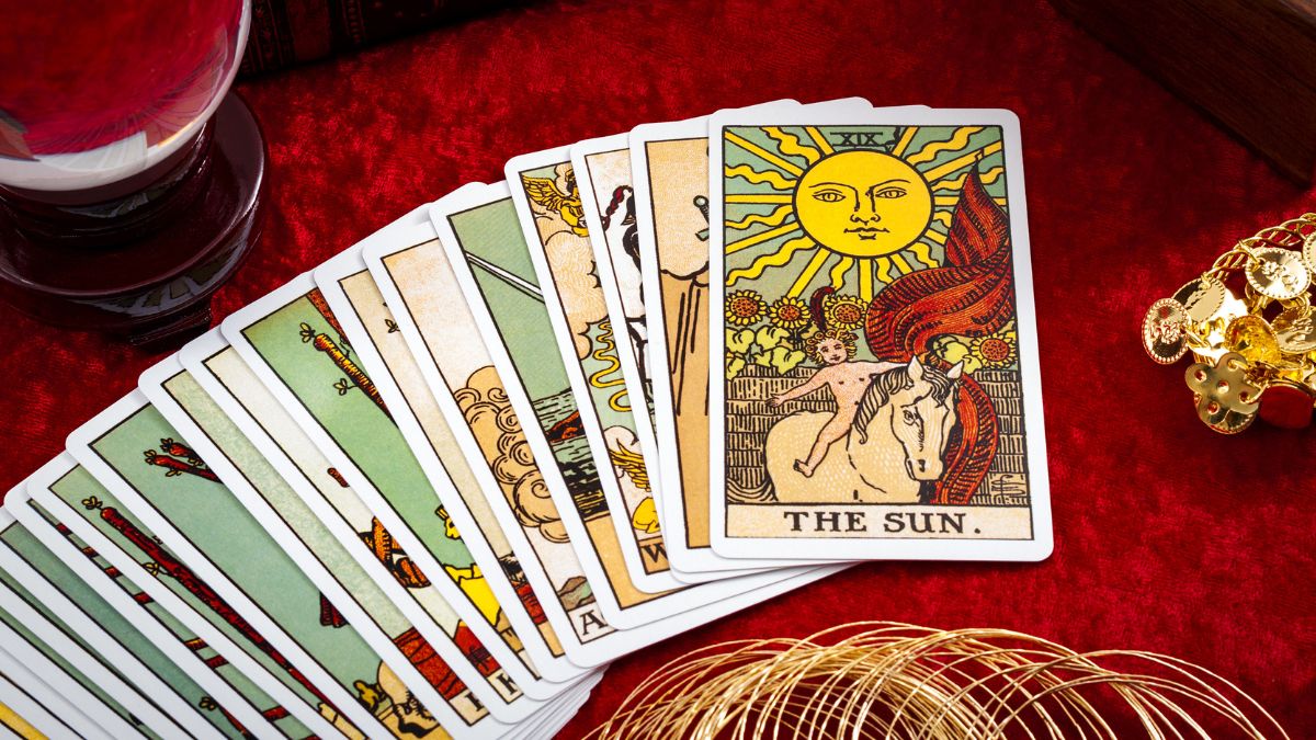 tarot-predictions-august-25-2025-gemini-to-embrace-possibilities-scorpio-gains-emotional-understanding
