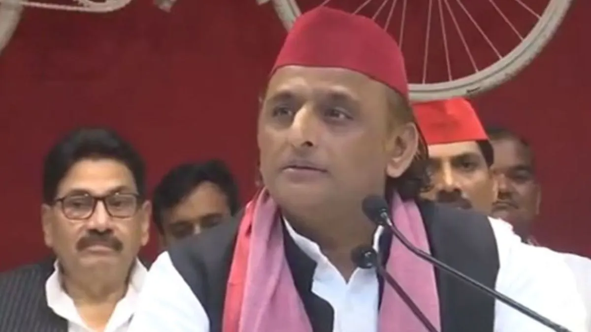 akhilesh-yadav-takes-jibe-at-amit-shah-over-new-constitution-amendment-bill