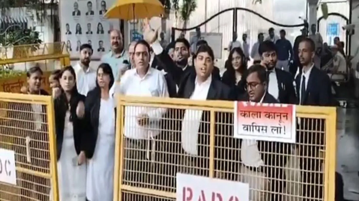 delhi-lawyers-to-continue-their-protest-against-virtual-police-deposition-details