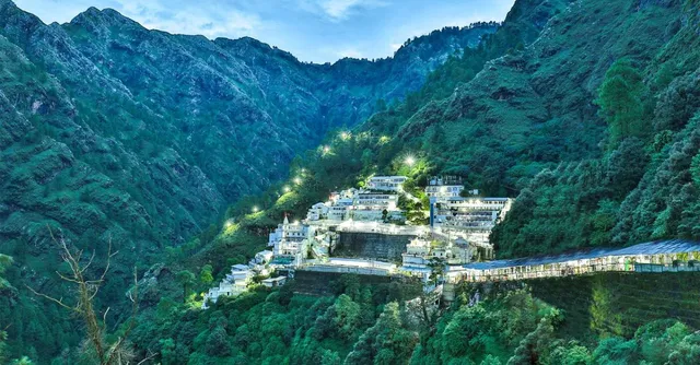 vaishno-devi-yatra-suspended-amid-heavy-rainfall-flashfloods-in-jammu-imd-issues-red-alert